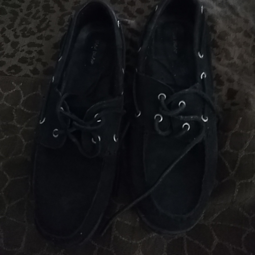 Black boat shoes